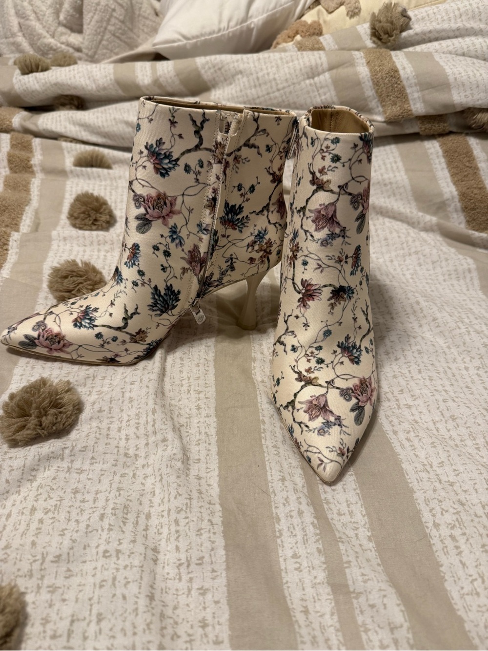 ANTONIO MELANI Cream Floral Pointed Toe Ankle Boots